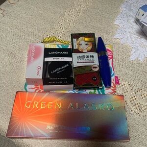 Makeup 5 Piece Bundle With Makeup Bag